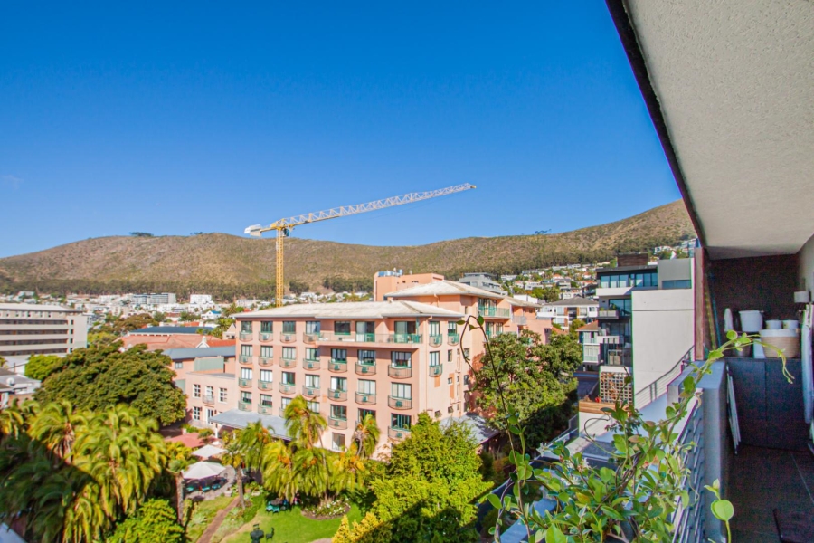 2 Bedroom Property for Sale in Sea Point Western Cape